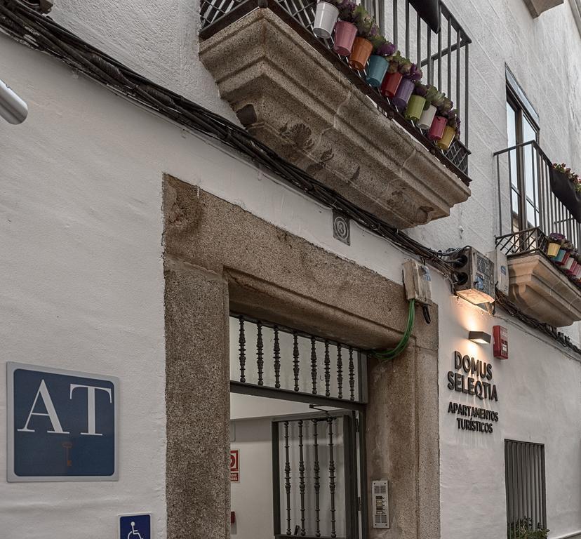 Apartamentos Turisticos Domus Seleqtia Plaza Mayor Caces Eksteriør bilde