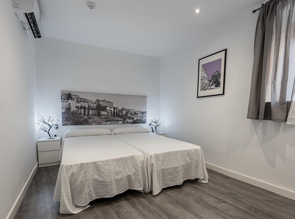 Apartamentos Turisticos Domus Seleqtia Plaza Mayor Caces Eksteriør bilde